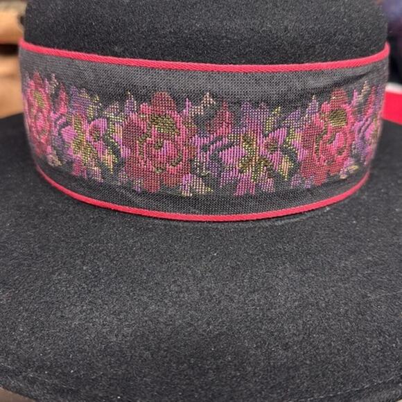 Vintage Made in the U.S.A. Bollman Company 100% Wool Black Floral Pork Pie Hat - Picture 2 of 7